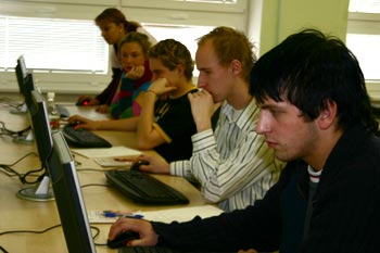Soutěž Manažer informačních technologií se konala v učebně, kde VŠFS instalovala 15 nejmodernějších počítačů, na nichž se učí i studenti vysokoškolského oboru Informatika.